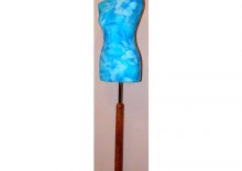 Manekin krawiecki ozdobny - tors kobiecy krótki - rozmiar 40/42 na drewnianym ciemnym stojaku o podstawie okrągłej