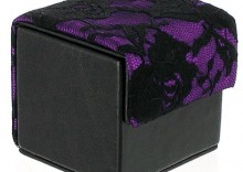 Kondomierka pudełko na prezerwatywy - Devine Condom Cube czerń i fiolet
